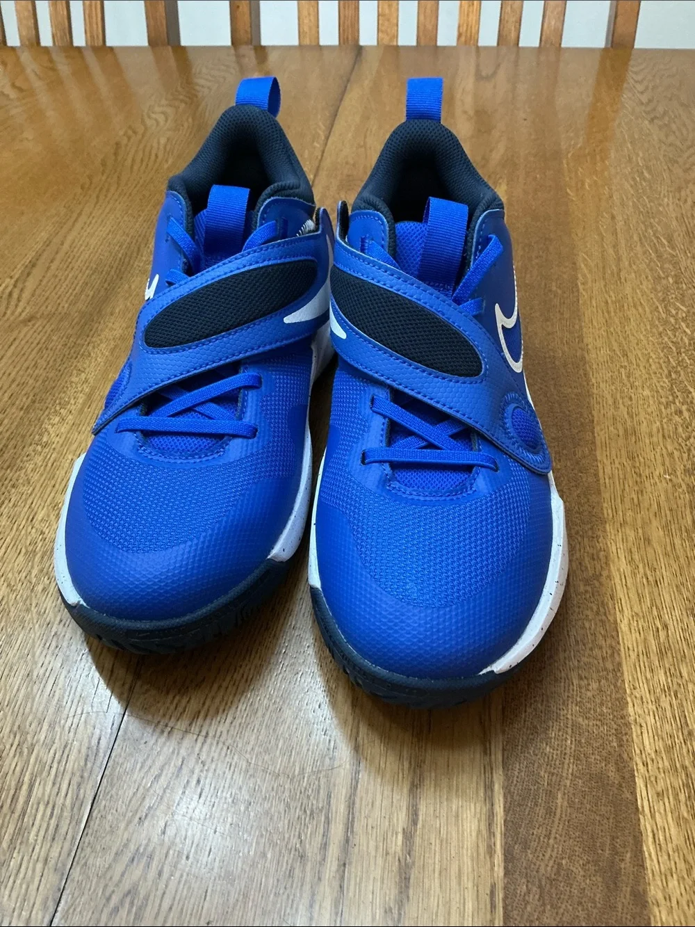 Kids Boys Hustle D 11 blue basketball sneakers. Size 6Y. New. Never worn.